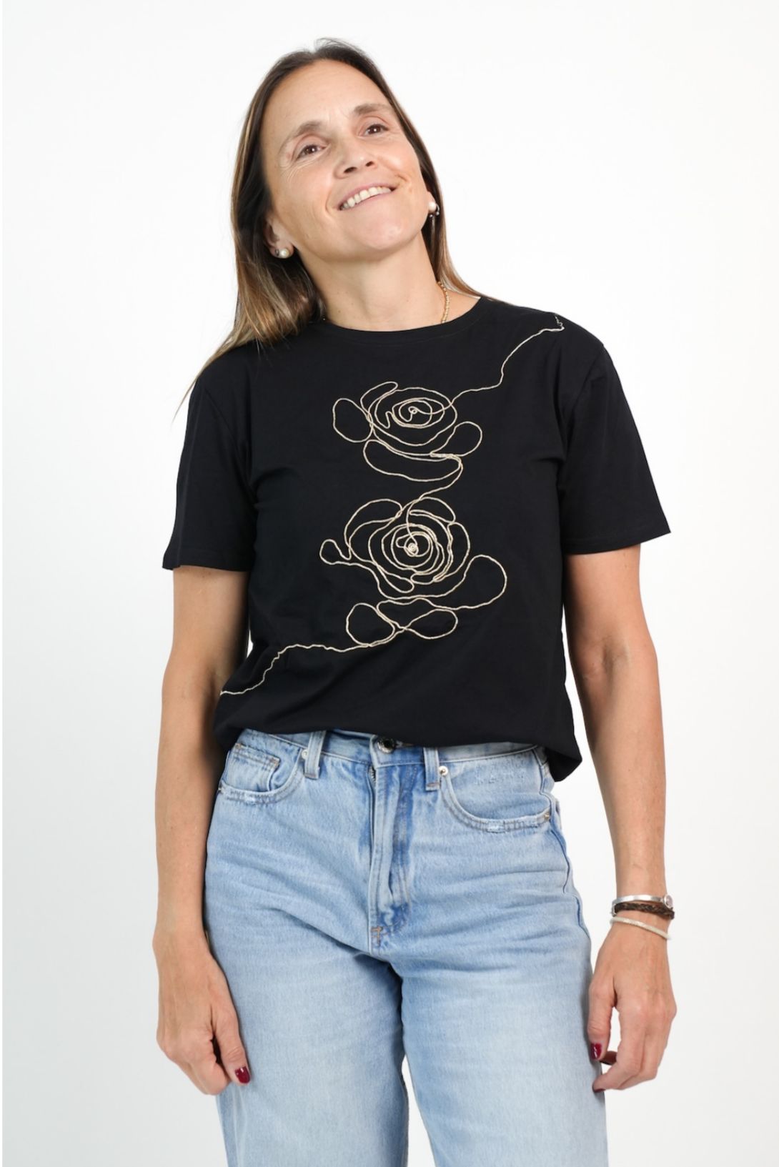 Remera Con Bordado Dorado
